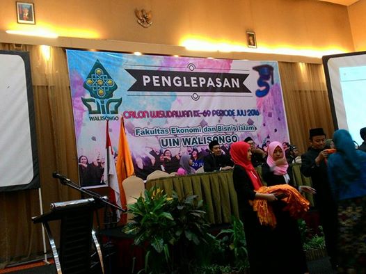 Penglepasan Wisuda Ke-5 Fakultas Ekonomi dan Bisnis Islam UIN Walisongo Semarang Penglepasan Wisuda Ke-5 Fakultas Ekonomi dan Bisnis Islam UIN Walisongo Semarang