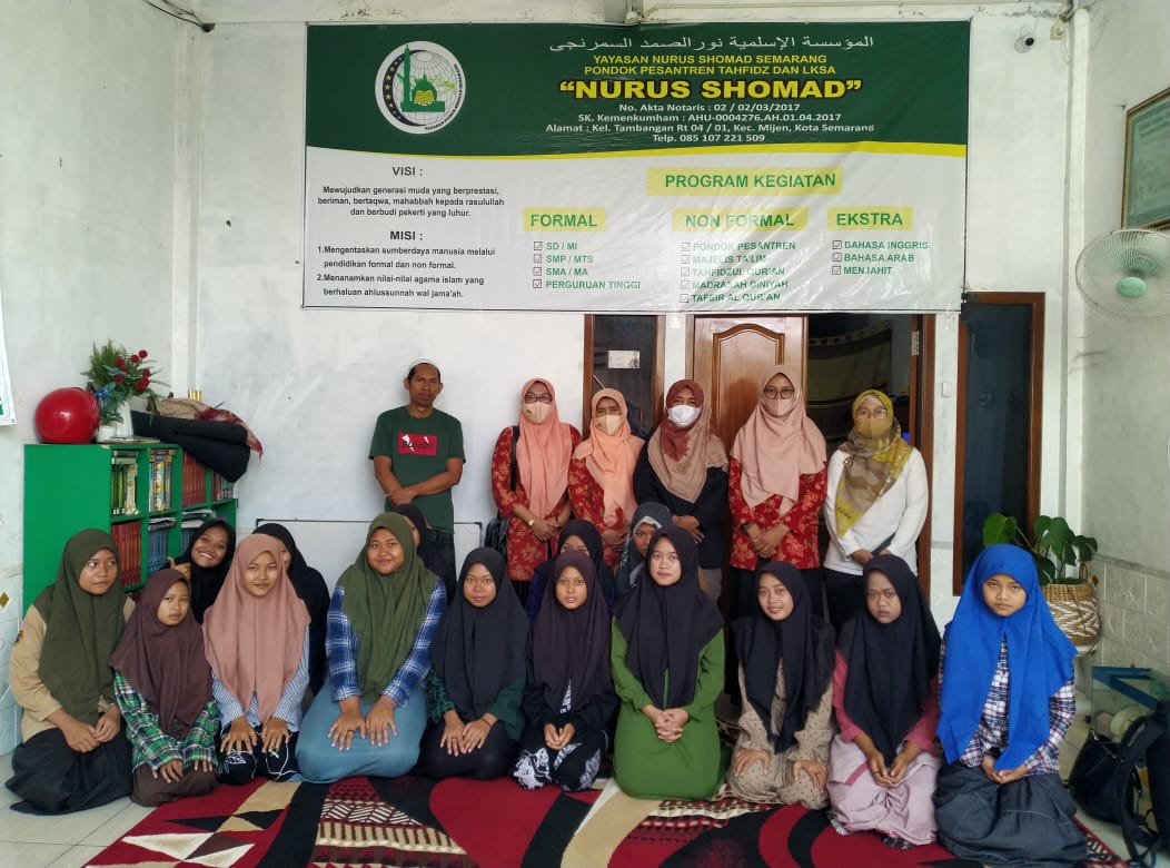 Dharmawanita Persatuan FEBI UIN Walisongo Semarang Berikan Santunan ke Panti Asuhan Nurus Shomad