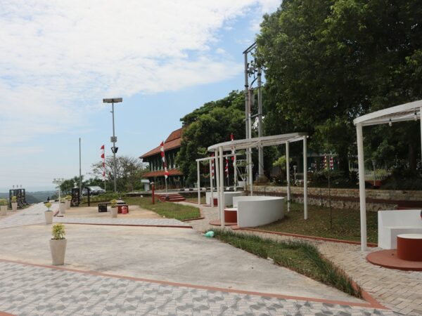 TAMAN DISKUSI TERBUKA