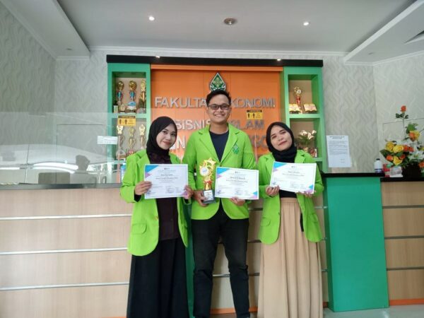 Berjaya di tingkat Nasional : 3 Mahasiswa Prodi S1 Akuntansi Syariah FEBI UIN Walisongo Semarang berhasil menyabet Juara 3 Lomba Business Plan dalam SPECTA 2022