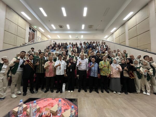 Perkuat Literasi Keuangan,,HMJ Manajemen FEBI UIN Walisongo Semarang Selenggarakan Seminar Nasional Bertema Perlindungan Konsumen Jasa Keuangan untuk Generasi Muda