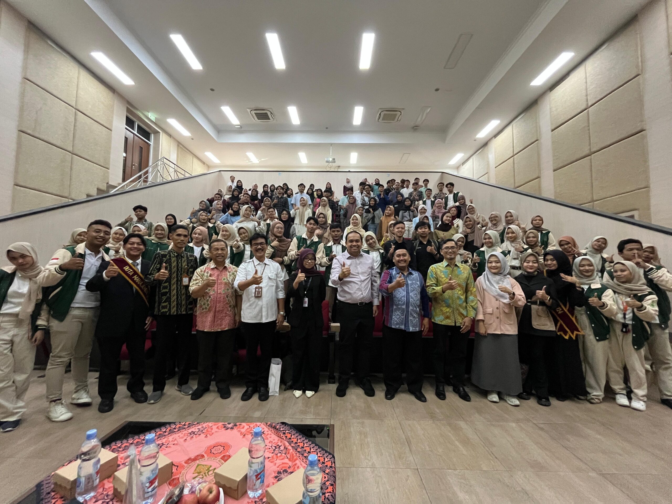 Perkuat Literasi Keuangan,,HMJ Manajemen FEBI UIN Walisongo Semarang Selenggarakan Seminar Nasional Bertema Perlindungan Konsumen Jasa Keuangan untuk Generasi Muda Perkuat Literasi Keuangan,,HMJ Manajemen FEBI UIN Walisongo Semarang Selenggarakan Seminar Nasional Bertema Perlindungan Konsumen Jasa Keuangan untuk Generasi Muda