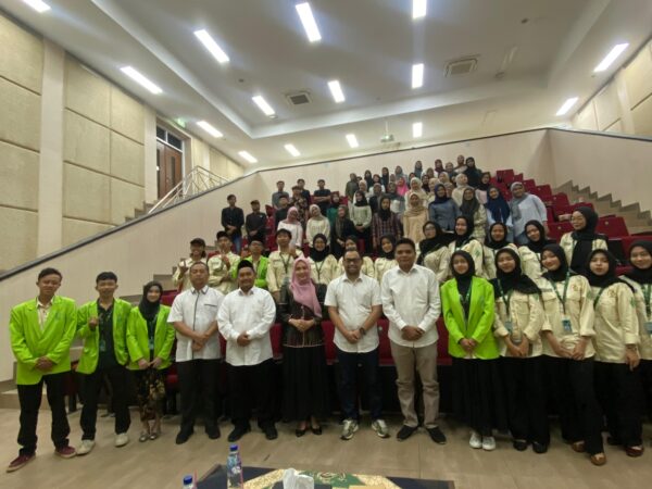 HMJ Perbankan Syariah selenggarakan seminar nasional : Menyongsong Transformasi Perbankan Syariah Menuju Era Global :