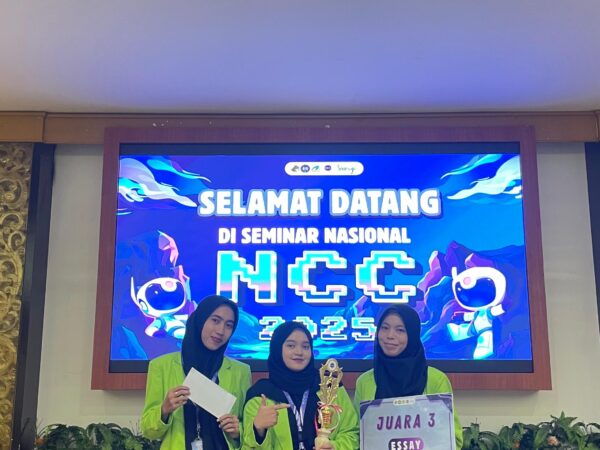 Mahasiswi FEBI UIN Walisongo Semarang  Juara III  Essay Competition di Universitas Negeri Yogyakarta