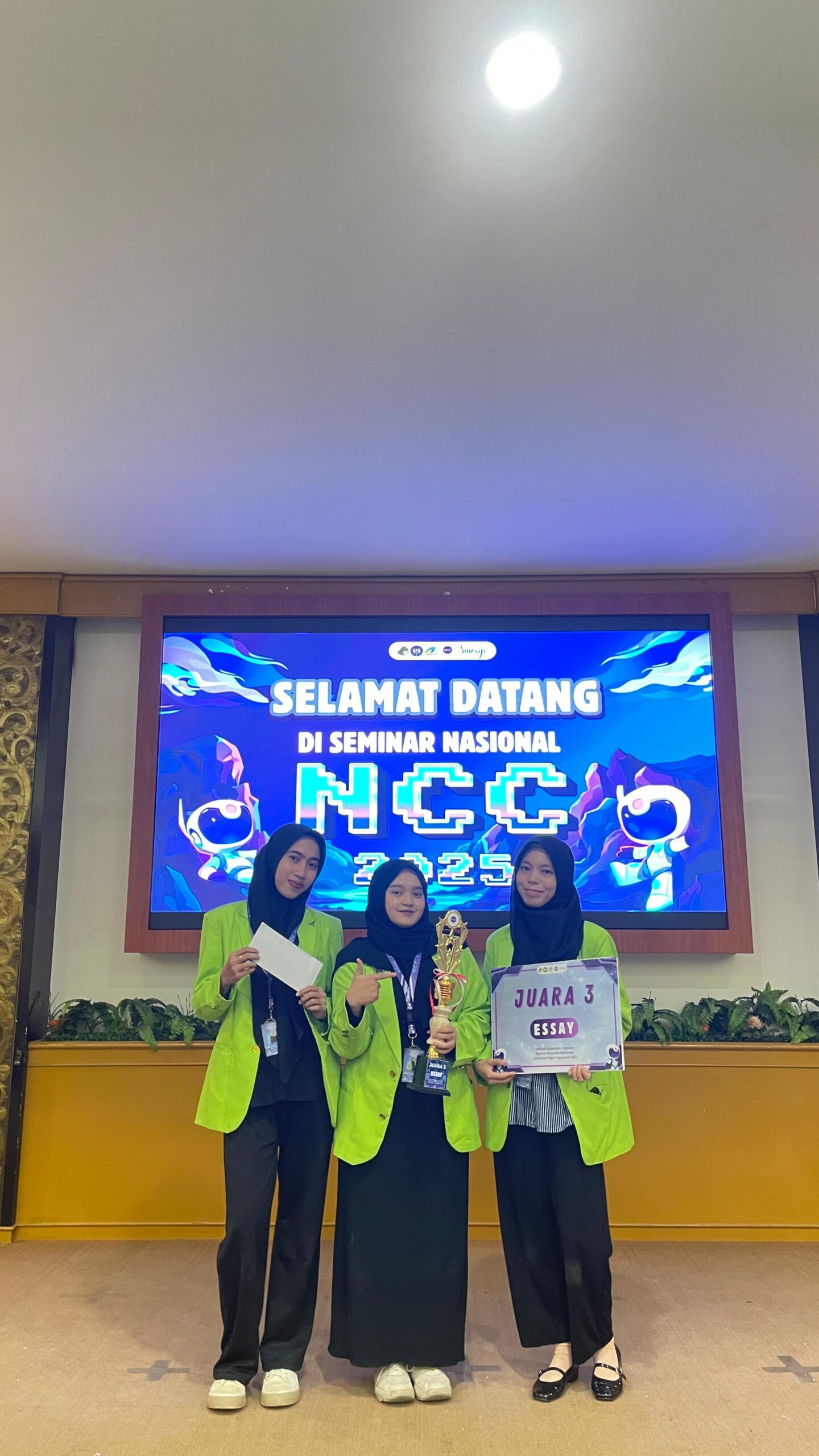 Mahasiswi FEBI UIN Walisongo Semarang Juara III Essay Competition di Universitas Negeri Yogyakarta Mahasiswi FEBI UIN Walisongo Semarang Juara III Essay Competition di Universitas Negeri Yogyakarta