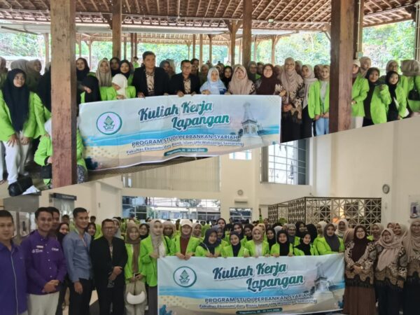 Mahasiswa Prodi Perbankan Syariah Laksanakan KKL di Bank Muamalat dan Belajar Pengelolaan Keuangan Desa Wisata Pentingsari Yogyakarta