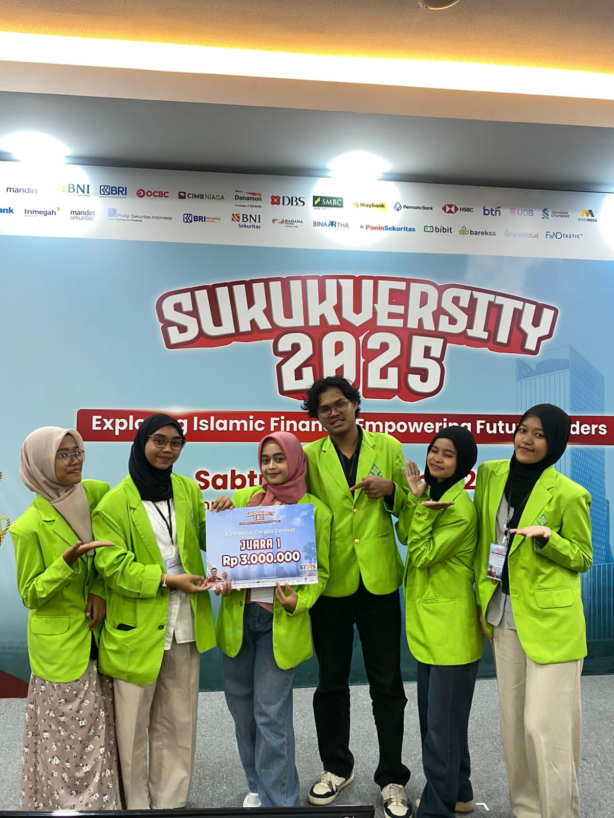 Mahasiswa Akuntansi Syariah UIN Walisongo Raih Juara 1 Lomba Cerdas Cermat “SUKUKVERSITY 2025”
