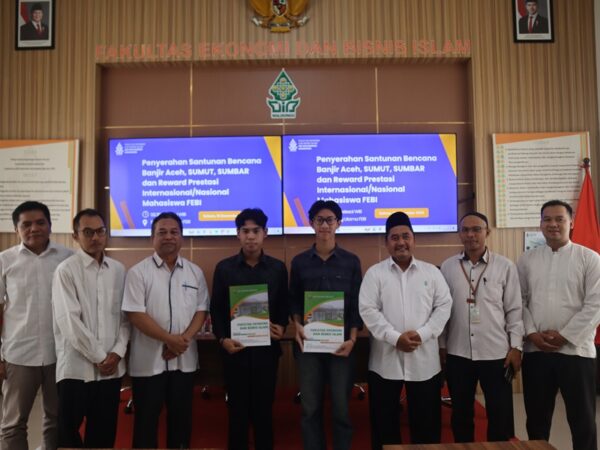 Penyerahan Santunan Bencana Banjir Aceh, SUMUT, SUMBAR dan Reward Prestasi Internasional/Nasional Mahasiswa FEBI
