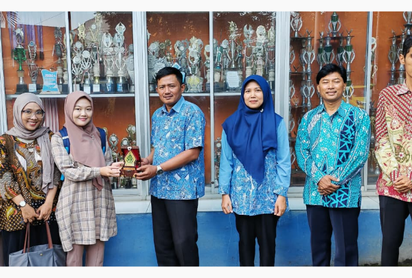 FEBI UIN Walisongo Laksanakan Sosialisasi Penerimaan Mahasiswa Baru di SMK Binus Ungaran