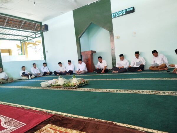 MENYONGSONG AKREDITASI ACQUIN, FEBI GELAR ISTIGHOTSAH
