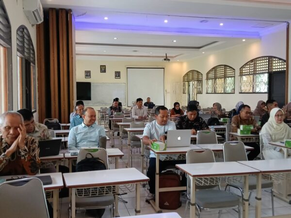 Sambut Perkuliahan Semester Gasal 2026/2027, FEBI UIN Walisongo Gelar Rapat Persiapan Hingga Penyerahan Penghargaan EDOM
